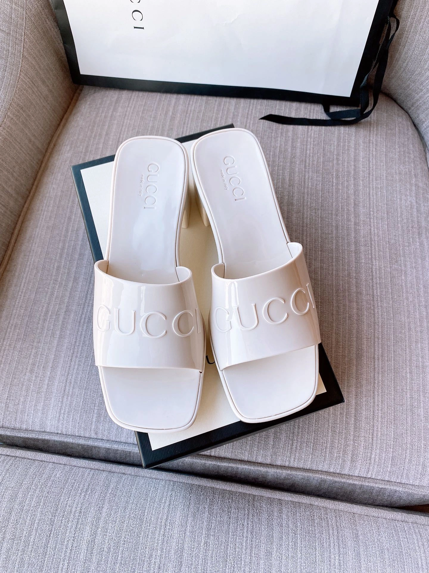 6u33i 624730 J8700 9022 Heel height：5.5CM Waterproof：2.5CM item:DT-X234E3007